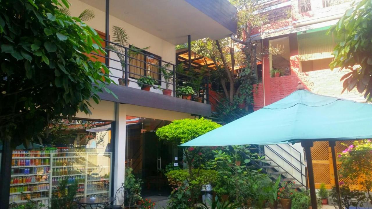 Hostel Milarepa Kathmandu Esterno foto